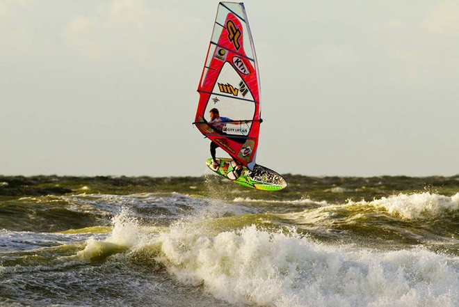 Ricardo heads into a double - 2012 PWA Cold Hawaii World Cup ©  John Carter / PWA http://www.pwaworldtour.com